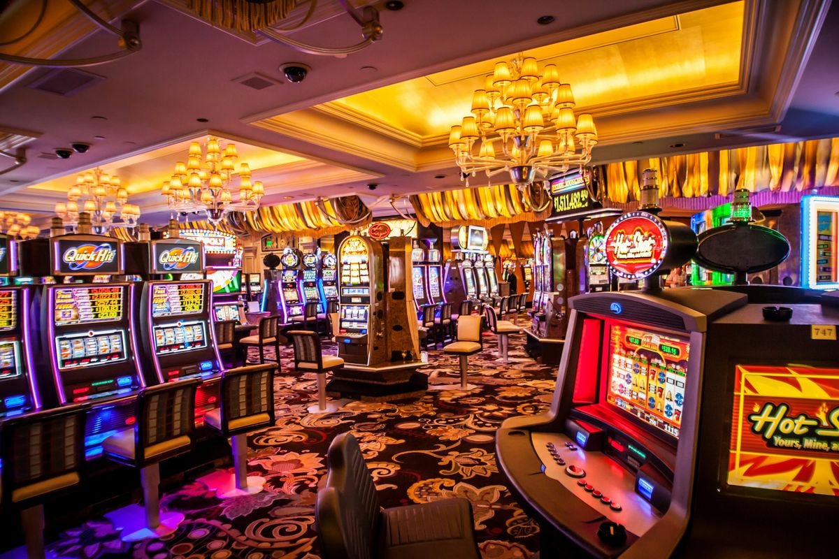 niceph slot game screen showing video slot reels on a mobile phone in the Philippines